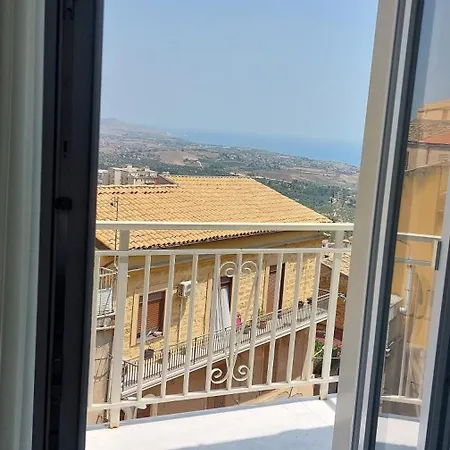 Zefiro بيت ضيافة *